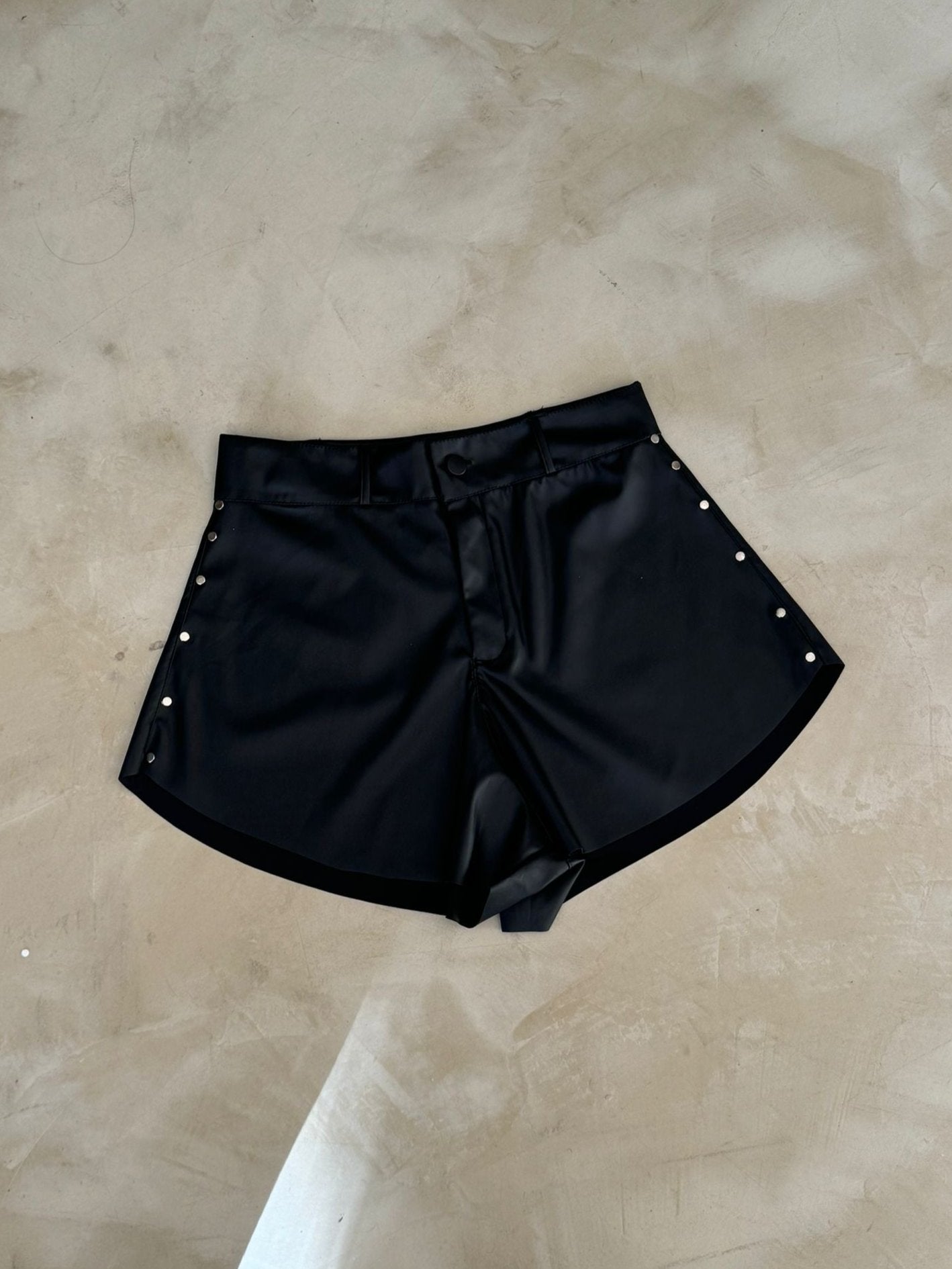 Short de cuerina - negro